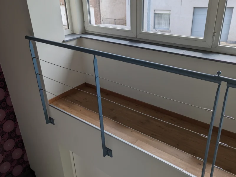 Vide-leuning met inox kabels voor een open zicht